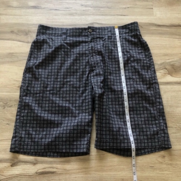 Callaway Men's Dark Gray Patterned Shorts - Picture 3 of 6